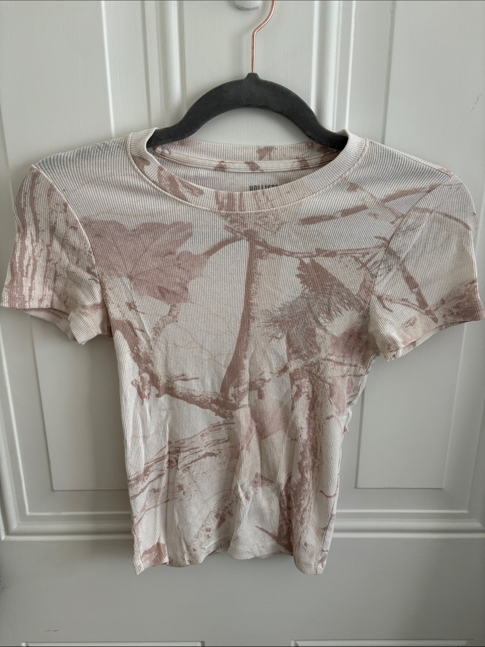 (5/$20) Hollister Short Sleeve Ribbed Crop Tee in Beige and Mauve Real Tree Camo